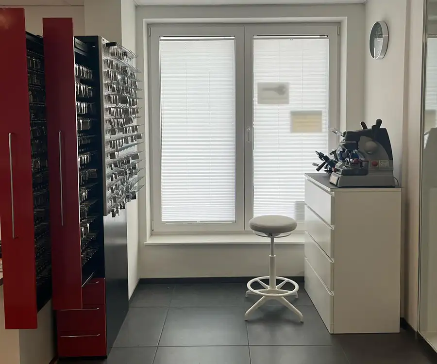 Schluessel_nachmachen_Schloesser_Zylinder_tauschen_Schliessanlagen_Hemmoor_Cadenberge_Wingst_GO_Bau_GO_Immobilien